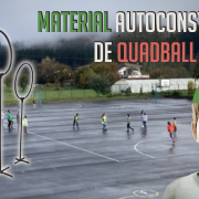 Portada del vídeo en el que se puede ver el patio de OSOTU lanbarri con un set de aros y un niño sorprendido.