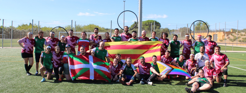 Fotografía de la euskal selekzioa junto a la selección catalana en la copa de naciones 2025