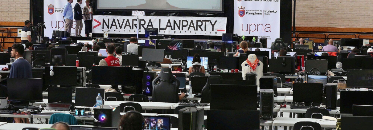 Escenaro de la Navarra Lan Party frente al resto de ordenadores